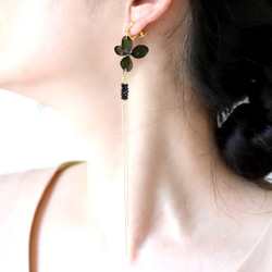 繡球花和黑色尖晶石耳環＃362 第1張的照片