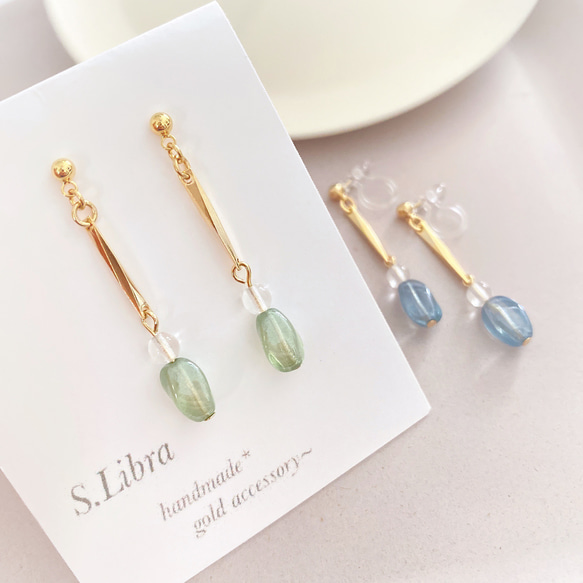 ピアス・blue*greenチェコツイスト ブルーグリーンガラスストーンゴールドピアス 2枚目の画像