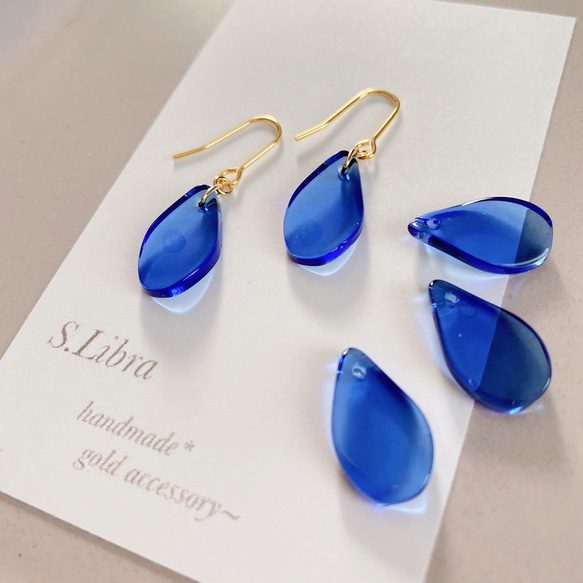 ピアス・blue glass〜透き通る青色〜ロイヤルブルーガラスストーンピアス 2枚目の画像