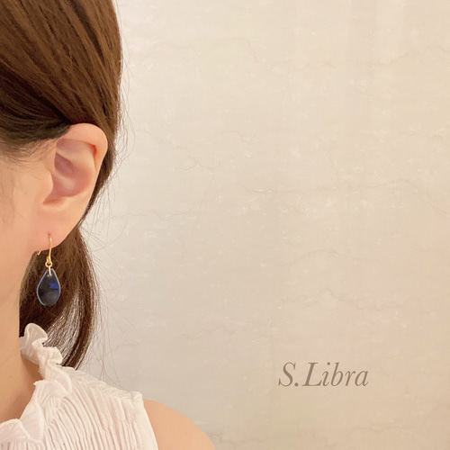 ピアス・blue glass〜透き通る青色〜ロイヤルブルーガラスストーン 