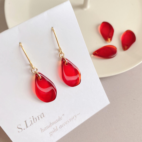 ピアス・red glass〜透き通る赤色〜シャムレッドガラスストーンピアス 