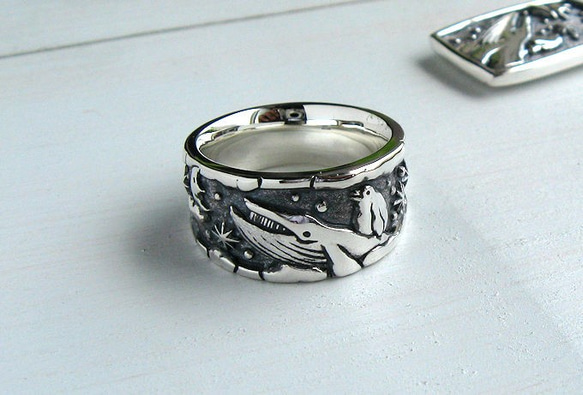 空を飛ぶ夢 クジラの背中に乗ったペンギンのシルバーリング 指輪