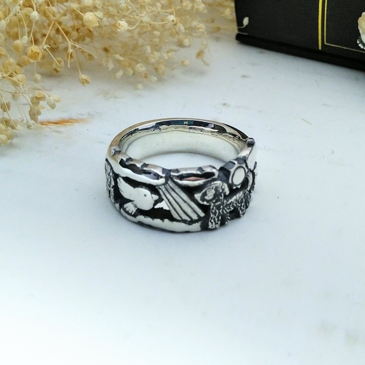 トイプードルと虹の橋　シルバー透かし彫りリング