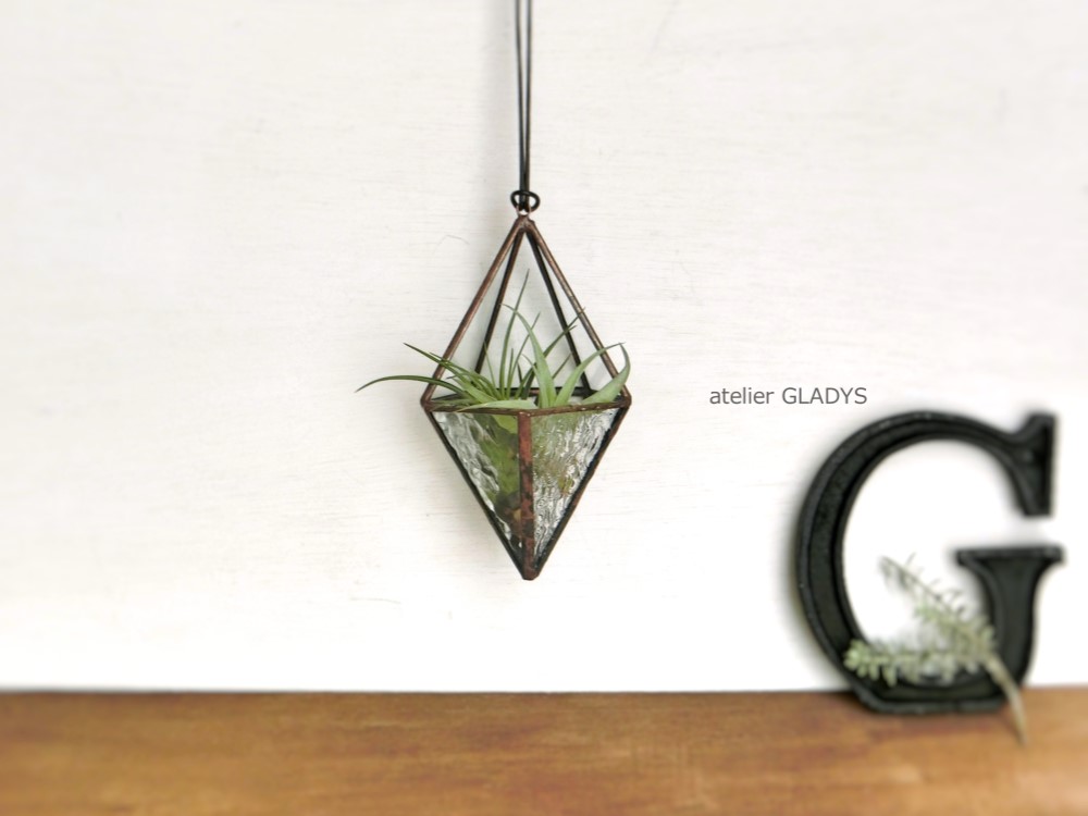 ステンドグラス 造花入りのチェーンで吊れるテラリウム