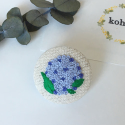 【手刺繍】アジサイ 【中】【ブローチ/ヘアゴム】 1枚目の画像