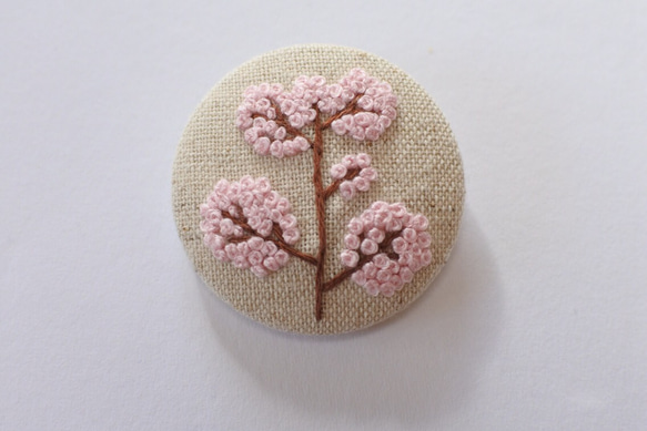 【手刺繍】桜 【ブローチ/ヘアゴム】【大】 2枚目の画像