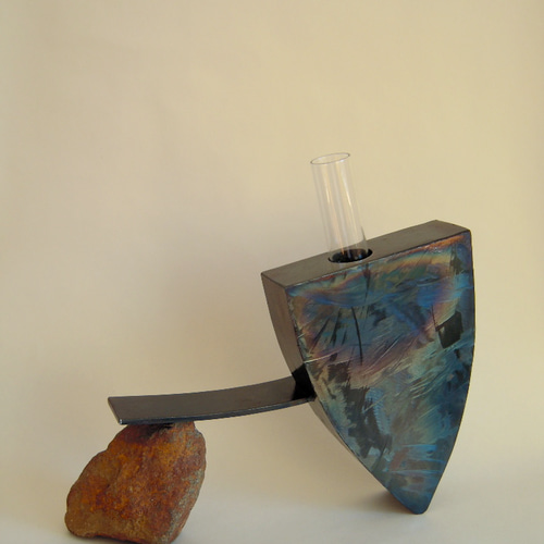 オブジェのような鉄と試験管と石の花器 一輪挿し・花瓶・花器 鉄の造形