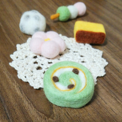 ふわふわ和菓子マグネット＊抹茶ロール＊ 2枚目の画像