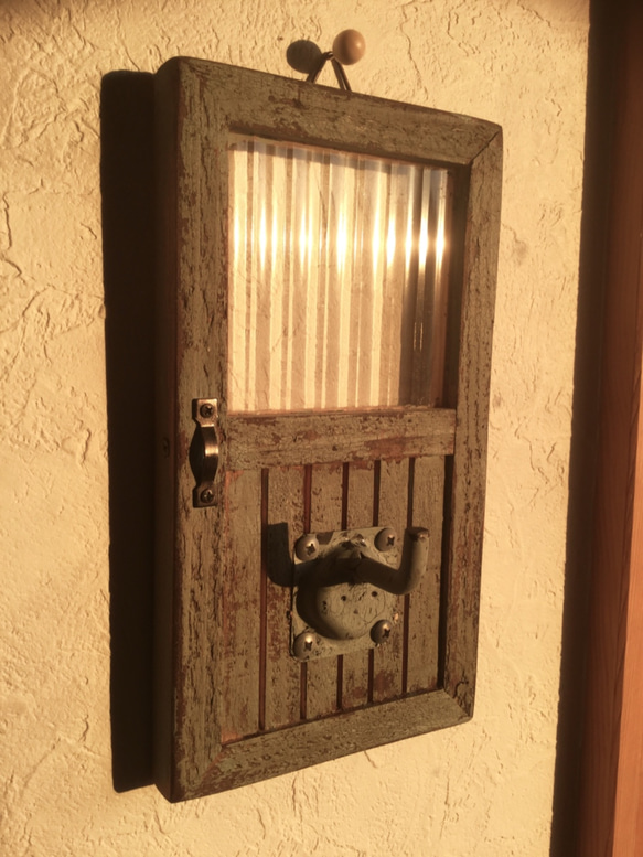 ドアの形のフック  ライトブルー 1枚目の画像