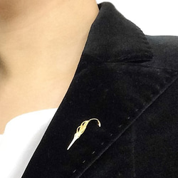 K18メッキSV925オカメの羽ピンブローチ 【Pio】 feather pin brooch Gold plated 2枚目の画像