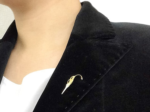 K18メッキSV925オカメの羽ピンブローチ 【Pio】 feather pin brooch Gold plated 2枚目の画像