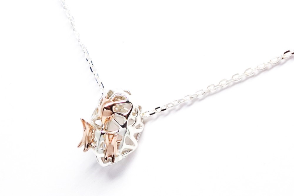 ピンクの足とくちばしのマメルリハネックレスSV925【Pio by Parakee】parakeet necklace