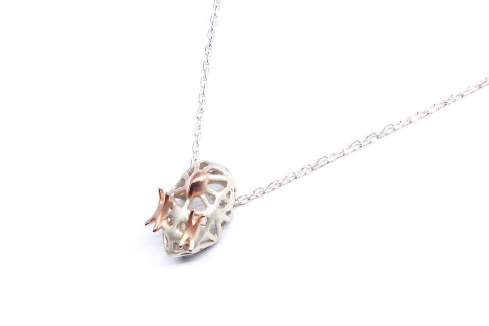 ピンクの足とくちばしのマメルリハネックレス白SV925【Pio by Parakee】parakeet necklace