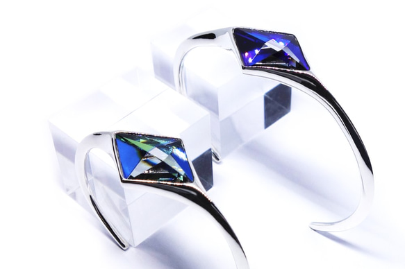 スワロフスキー　バングル Amazon | スワロフスキー クリスタルダストクロスカフ、ブルー