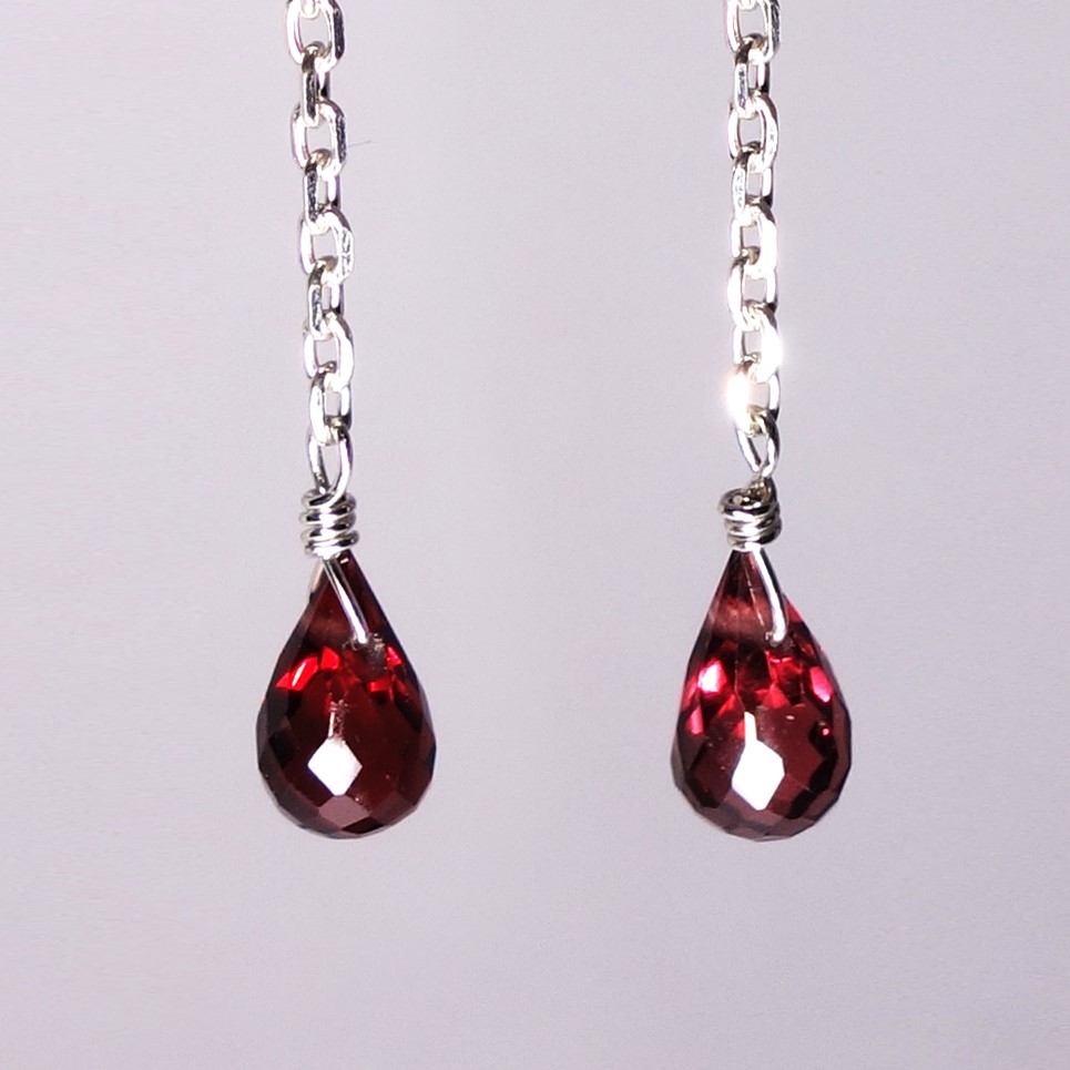 高品質・小粒ガーネットSVイヤリング【PioParakee】garnet