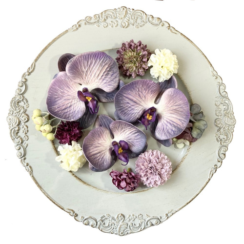 パープル　胡蝶蘭 と マム 髪飾り　～ 結婚式　成人式　ドレス　着物　紫