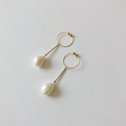 淡水真珠：baroque pearl hoop earring 1枚目の画像