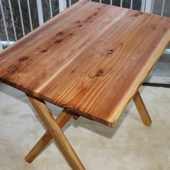 93cm✕40cm高さ70cm　頑丈杉無垢板のシンプルな折りたたみテーブル机 6枚目の画像