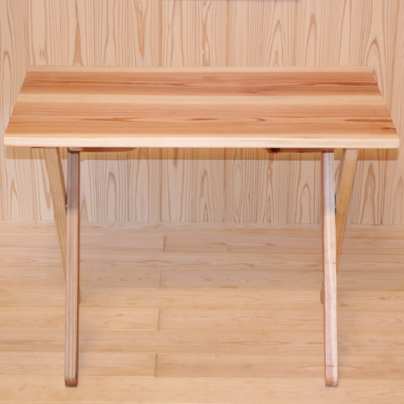 65cm✕50cm高さ61cm　杉無垢板のシンプルな折りたたみテーブル机 1枚目の画像