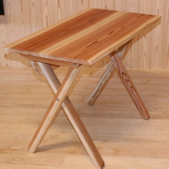 65cm✕50cm高さ61cm　杉無垢板のシンプルな折りたたみテーブル机 4枚目の画像