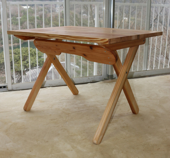 78cm×59cm高さ55cm 送料無料☆杉無垢板のシンプルな折りたたみテーブル机★ガーデンテーブル☆アウトドアテーブル 1枚目の画像