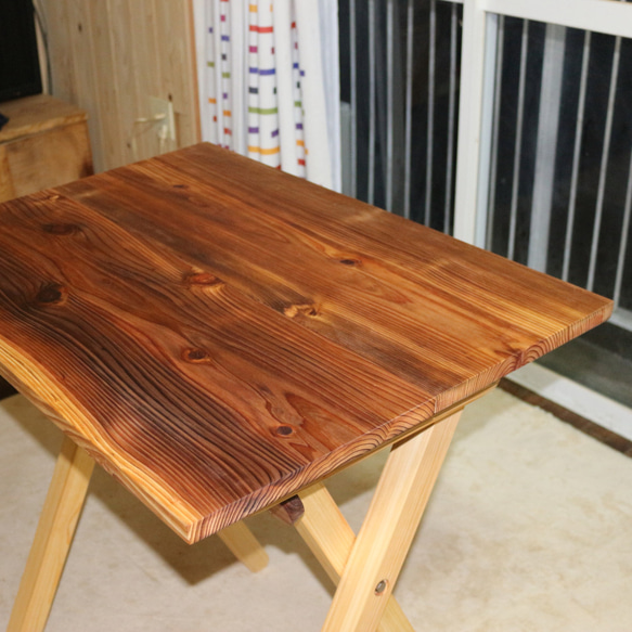 78cm×59cm高さ55cm 送料無料☆杉無垢板のシンプルな折りたたみテーブル机★ガーデンテーブル☆アウトドアテーブル 2枚目の画像