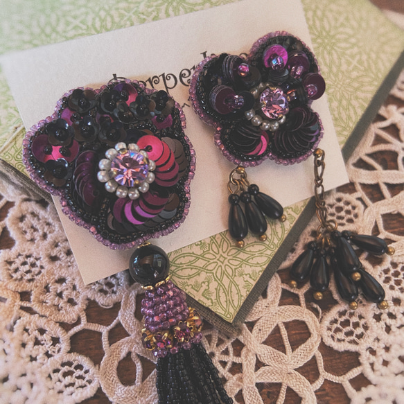 ★イヤリング★ otonaパンジー＆蝶々　ビーズ刺繍 Black×Purple 4枚目の画像