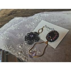 ★ピアス★ ビーズ刺繍ビジュー×メタルフラワー　Black×Purple 3枚目の画像