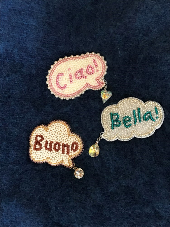 ☆BELLA！ ベッラ！☆　イタリア語　ビーズ刺繍ブローチ 1枚目の画像