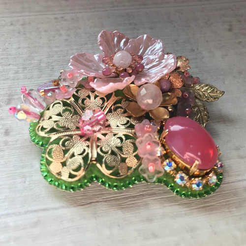 ☆桜☆ ブローチ ビーズ刺繍 ブローチ ﾍﾟﾙﾍﾟﾙﾘｰﾈ*Perperline 通販