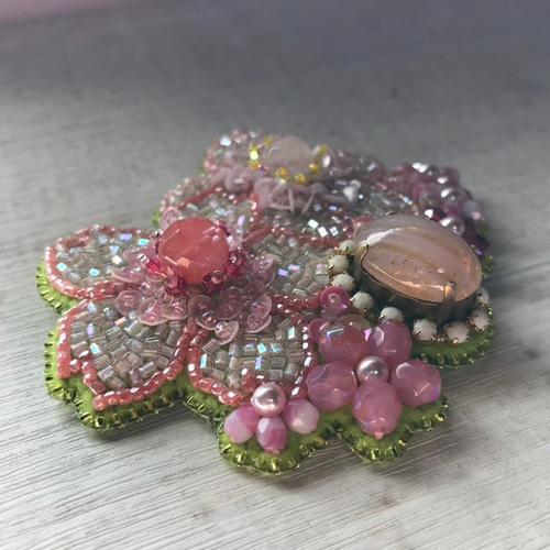 ☆桜☆ ブローチ ビーズ刺繍 ブローチ ﾍﾟﾙﾍﾟﾙﾘｰﾈ*Perperline