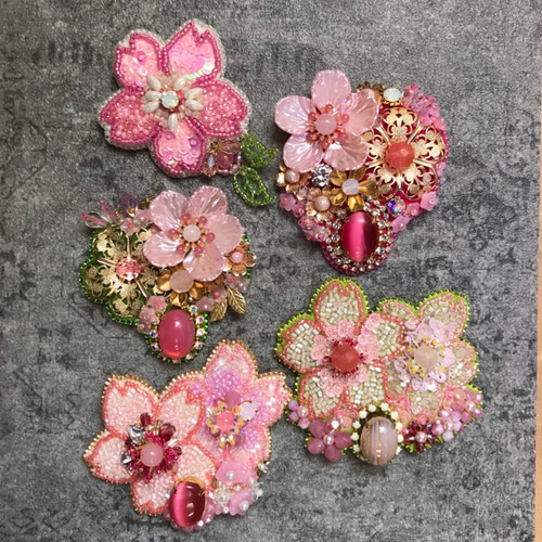 刺繍とビーズの桜ブローチ ブローチ あおのいえ 通販 17443455