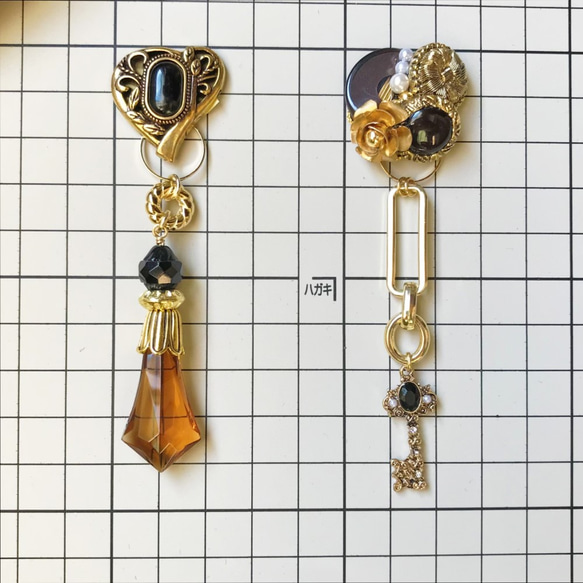 ヴィンテージボタン ピアス/イヤリング  2way大ぶり  Brown×Gold×Black　キーチャーム 5枚目の画像