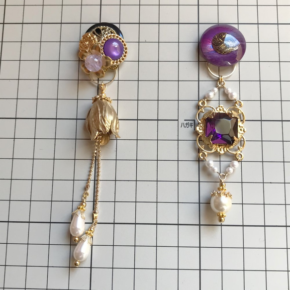 ヴィンテージボタン ピアス/イヤリング  2way大ぶり  Purple×Black×Gold 真鍮フラワー 5枚目の画像