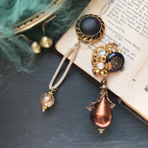 ボタン 黒 黄色 ヴィンテージ チロリアンテープ リボン ピアス