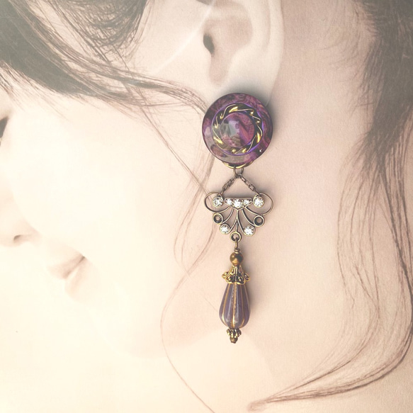 【★SALE★】ヴィンテージボタン 2wayピアス/イヤリング  Black×Purple×Brassflower 5枚目の画像