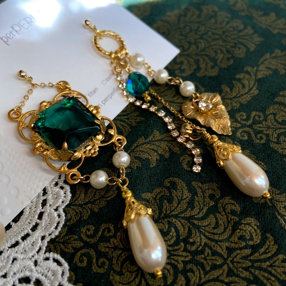 ヴィンテージパーツ チタンピアス/イヤリング  大ぶり Green×Gold×Pearl 3枚目の画像