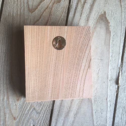 ケヤキの木 はつり仕上げの表札 横 12cm 縦 13cm (撥水セラミック加工