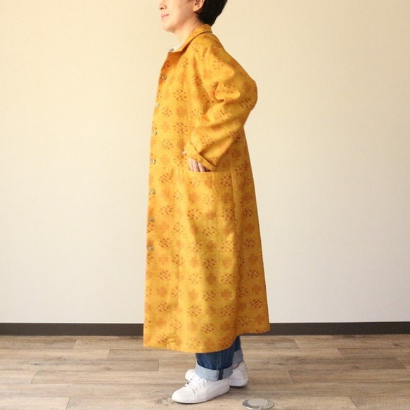 着物リメイク　琉球波柄山吹色オープンカラーコート 4枚目の画像