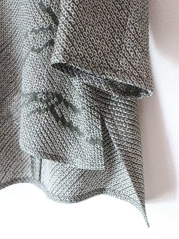 着物リメイク　抽象松模様しぼりブロックブラウス 8枚目の画像