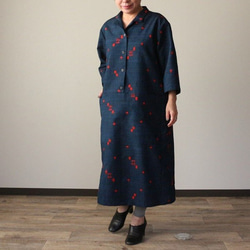 着物リメイク　赤絣模様紬オープンカラーワンピース 2枚目の画像