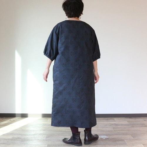 に　大島紬　リメイク　ギャザー　キャミワンピース　羽織　ポケット付き に 大島紬 リメイク ギャザー キャミワンピース 羽織 ポケット付き