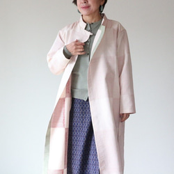 着物リメイク　さくら市松紬と若草合せスタンドカラーラップコート 1枚目の画像