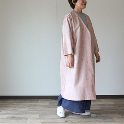 着物リメイク　赤刺し子紬Ｖ衿コート 1枚目の画像