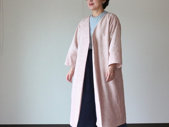 着物リメイク　赤刺し子紬Ｖ衿コート 2枚目の画像