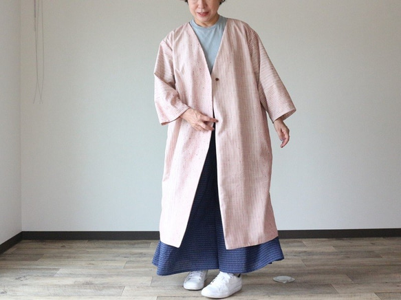 着物リメイク　赤刺し子紬Ｖ衿コート 3枚目の画像