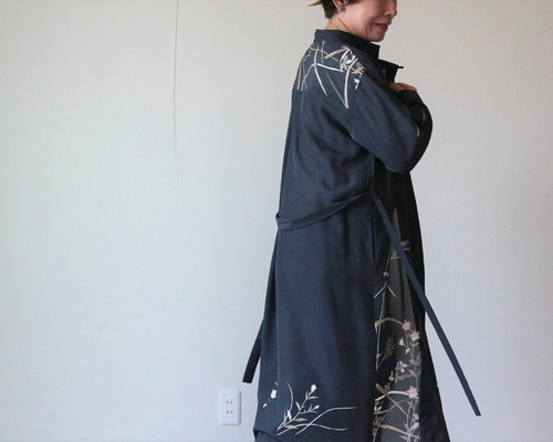 着物リメイク　紋付刺繍のジレ 着物リメイク紋付刺繍のジレ