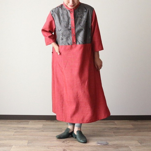 着物リメイク 唐草柄と茜色大島紬合せスタンドカラーAライン  