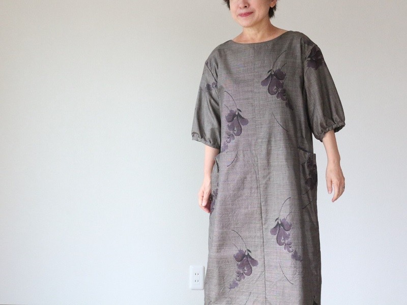 彩着物リメイク♪ 未使用黒留袖からタックワンピース❣️