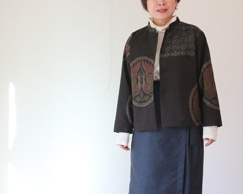 着物リメイク 孔雀と抽象幾何学大島紬スタンドカラージャケット